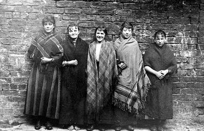 Fashion Icons  20th Century on Group Of Women From The Calton  Early 20th Century  The Woman