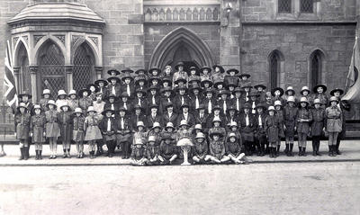 Girl Guides and Brownies, 1922