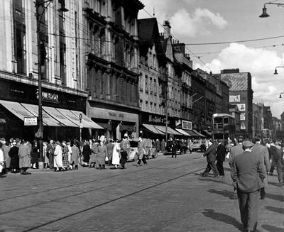 Saturday afternoon in Argyle Street, 1955